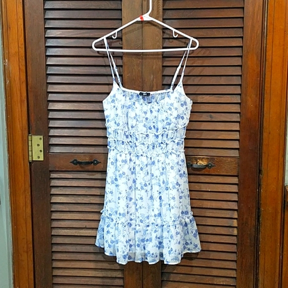 Trixxi Dresses & Skirts - Trixxi Floral Dress Sundress a-line ruffled hemline Size Medium